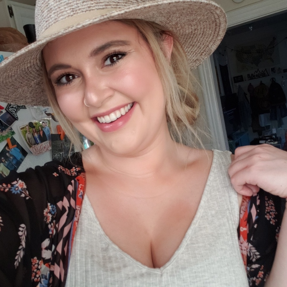 Meet your Posher, Amy